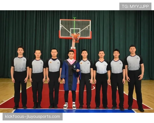 篮球裁判如何精准判断空中的身体对抗与犯规动作